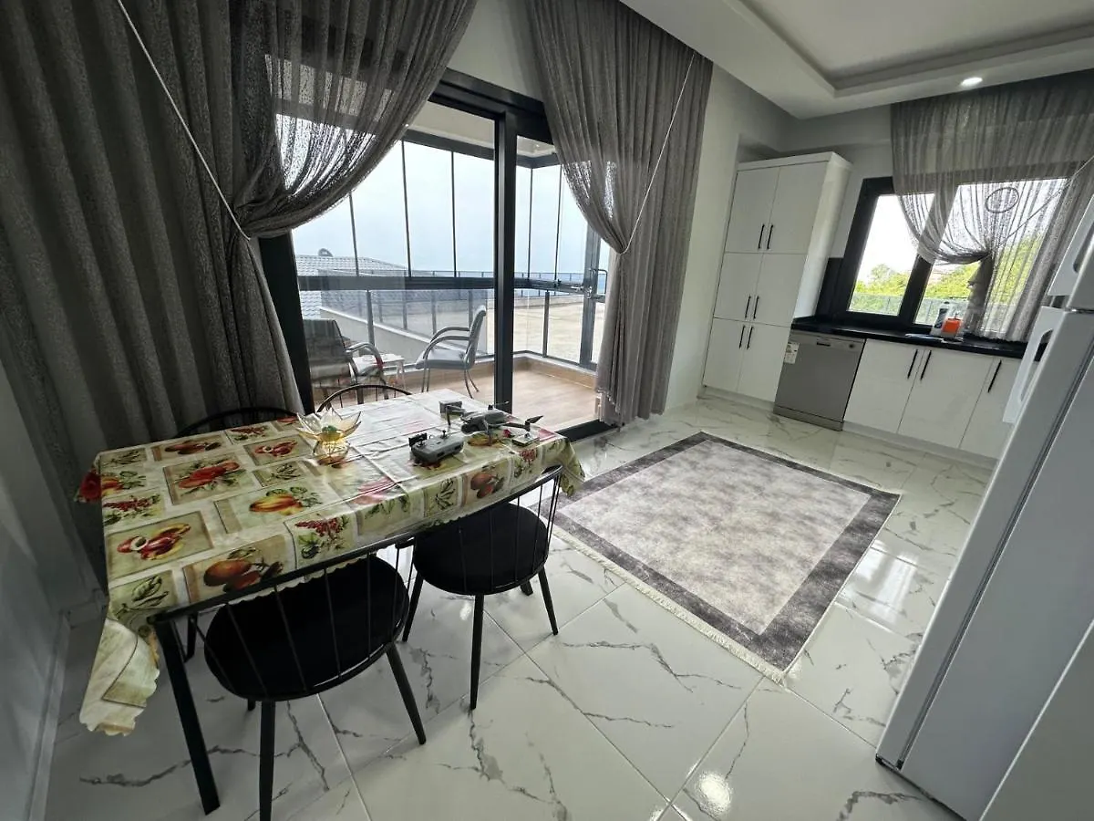 דירה טראבזון Villa With Pool On The Beach